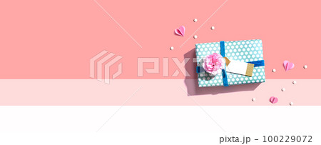 Gift box with a pink carnation flower Gift box with a pink carnation flower 100229072