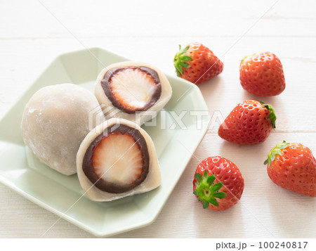 新鮮な苺と苺大福 100240817