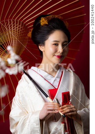 白無垢 日本髪 番傘 桜 白無垢 日本髪 番傘 桜 100241440