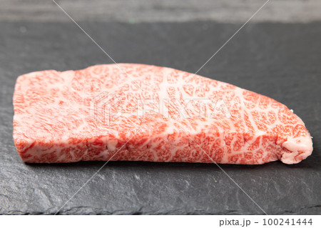 おいしい国産黒毛和牛の生肉、ザブトン 100241444