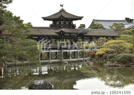 泰平閣(橋殿) 東神苑 平安神宮 泰平閣(橋殿) 東神苑 平安神宮 100241500