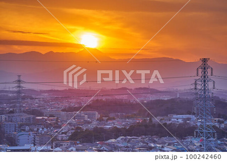 神奈川県川崎市麻生区の王禅寺見晴し公園から西側の夕景(上麻生,王禅寺西,ダイヤ富士など) 100242460