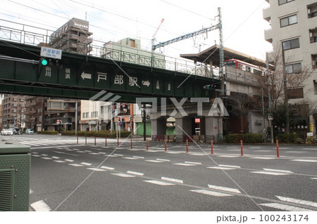 京急線　戸部駅　駅前風景 100243174