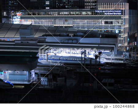 東京駅周辺の夜景 100244868