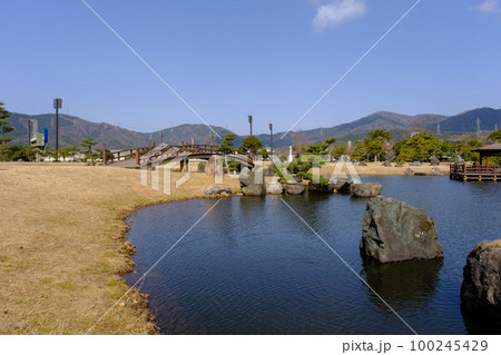 福井県敦賀市総合運動公園の池 福井県敦賀市総合運動公園の池 100245429