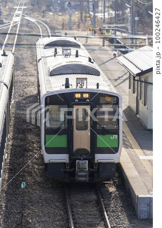 只見線の風景 会津坂下駅の列車 福島県会津坂下町 只見線の風景 会津坂下駅の列車 福島県会津坂下町 100246427