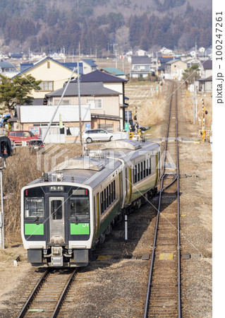 只見線の風景 会津坂下駅の列車 福島県会津坂下町 只見線の風景 会津坂下駅の列車 福島県会津坂下町 100247261