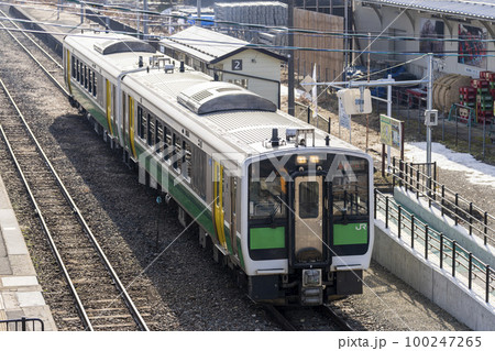 只見線の風景 会津坂下駅の列車 福島県会津坂下町 只見線の風景 会津坂下駅の列車 福島県会津坂下町 100247265