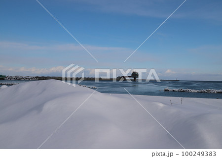 紋別の冬 100249383