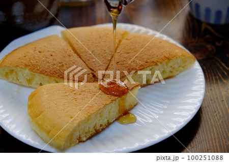 パンケーキに蜂蜜 100251088
