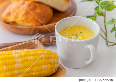 コーンスープ モーニング 朝食イメージ素材 100254546