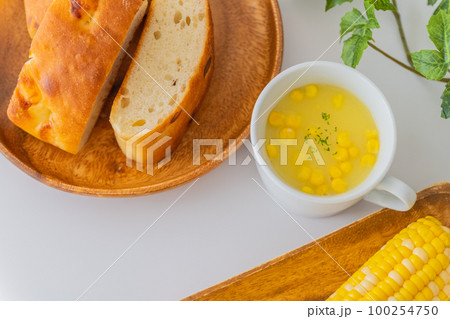 コーンスープ モーニング 俯瞰撮影 朝食イメージ 100254750