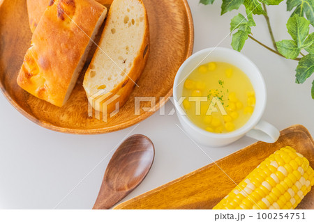 コーンスープ モーニング 俯瞰撮影 朝食イメージ 100254751