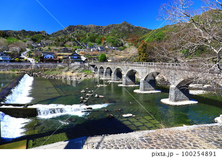 【大分県】晴天の耶馬渓橋 100254891