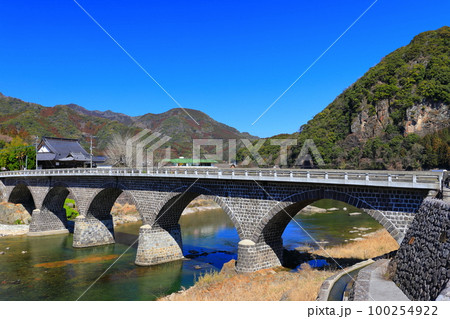 【大分県】晴天の馬渓橋 100254922