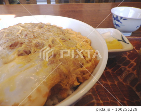 そば屋のカツ丼 カツとじ丼 そば屋のカツ丼 カツとじ丼 100255229