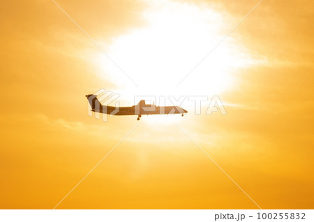 太陽を飛ぶ 100255832
