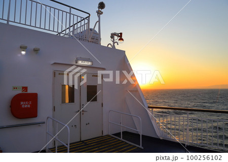 太平洋に沈む夕日 太平洋に沈む夕日 100256102