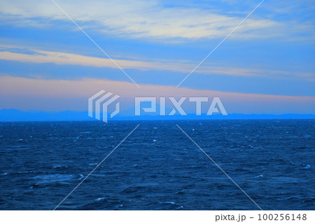 夜明けのシルエット富士 夜明けのシルエット富士 100256148