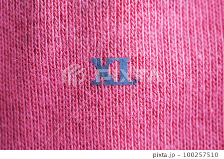 clothes tag label with XL size on new shirt clothes tag label with XL size on new shirt 100257510