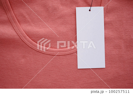 Blank white clothes tag label on new shirt 100257511