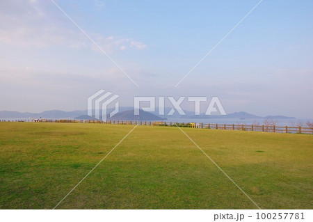 香川県さぬき市 大串自然公園から小豆島を望む 香川県さぬき市 大串自然公園から小豆島を望む 100257781