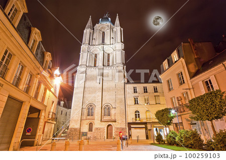 Saint-Maurice Cathedral at night (with the moon), Angers in France 100259103