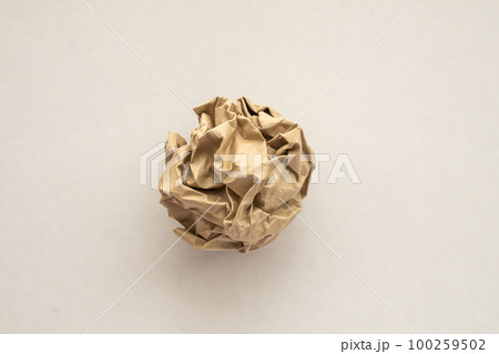 Crumpled recycle brown paper ball Crumpled recycle brown paper ball 100259502