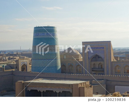 【ウズベキスタン】アクシェイフ・ババの見張り台から見たイチャン・カラの街並み（ヒヴァ） 100259836