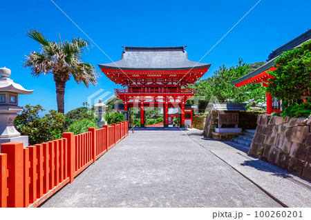 日南海岸 鵜戸崎岬に突き出した鵜戸神宮（宮崎県日南市） 100260201