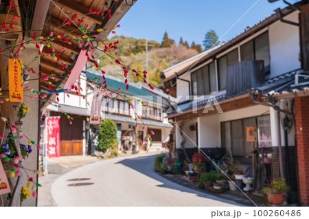 春の足助町、中馬のおひなさん〈愛知県豊田市〉 100260486