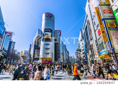 日本の東京都市景観 3.11…。呪縛解放なるか…マスク着用は個人判断13日。渋谷は脅威の人流＝11日 100264647