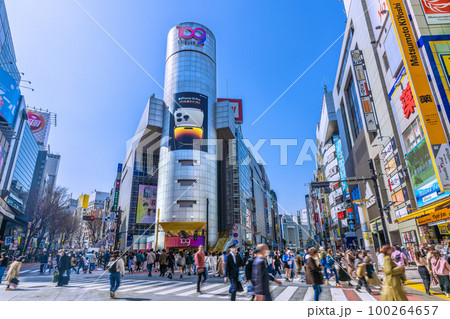 日本の東京都市景観 3.11…。呪縛解放なるか…マスク着用は個人判断13日。渋谷は脅威の人流＝11日 100264657