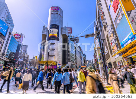 日本の東京都市景観 3.11…。呪縛解放なるか…マスク着用は個人判断13日。渋谷は脅威の人流＝11日 100264662