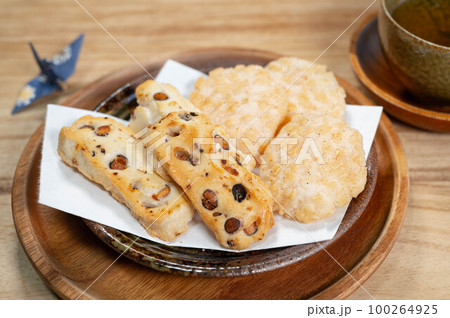 黒豆と海老せんべい 黒豆と海老せんべい 100264925