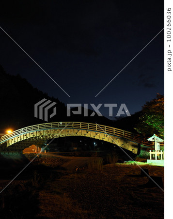 月夜の奈良井宿 木曽の大橋 月夜の奈良井宿 木曽の大橋 100266036