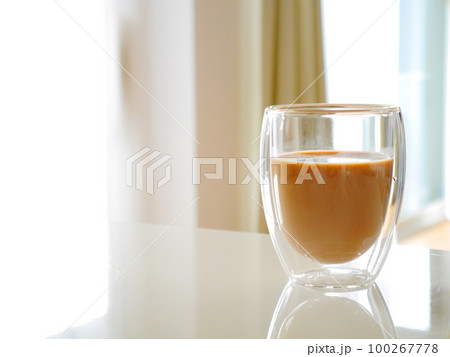 明るいリビング　カフェオレ　 100267778