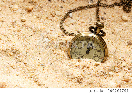 Retro style clock in the sand Retro style clock in the sand 100267791