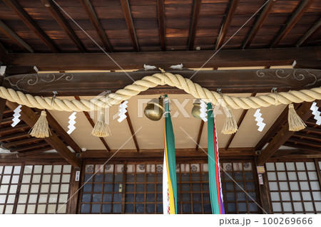 素盞嗚尊神社(江坂神社)拝殿の鈴 2023年3月5日撮影 素盞嗚尊神社(江坂神社)拝殿の鈴 2023年3月5日撮影 100269666