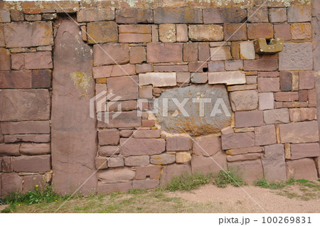 ボリビア、ティワナク、ティワナク遺跡、カラササヤの壁 100269831