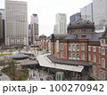 人で溢れる東京駅 100270942