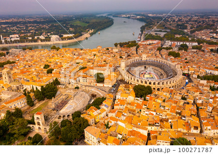 Bird's eye view of Arles, France 100271787