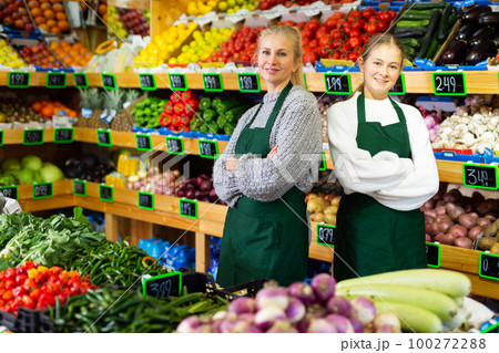 Girl helping her mother work as a salesman in a grocery store Girl helping her mother work as a salesman in a grocery store 100272288