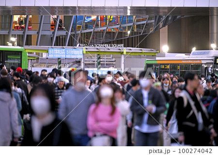 日本の東京都市景観 3.11…。宮益坂下も脅威の人流。なるか呪縛解放…マスク着用は個人判断13日 日本の東京都市景観 3.11…。宮益坂下も脅威の人流。なるか呪縛解放…マスク着用は個人判断13日 100274042