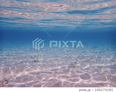 砂に映った波紋が美しい海中写真 砂に映った波紋が美しい海中写真 100274285