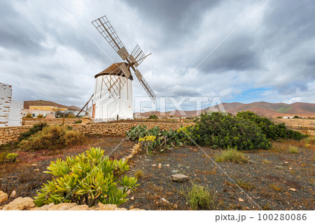 Restored mill in the Museum of Milling in the municipality of Tiscamanita, Fuerteventura 100280086