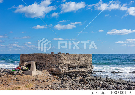 Ruin at the coast of Atlantic ocean, Hondura, Fuerteventura Ruin at the coast of Atlantic ocean, Hondura, Fuerteventura 100280112