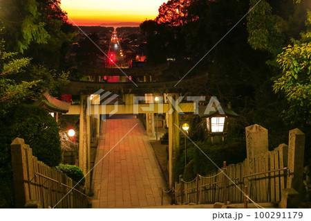 【福岡県】絶景日の宮地嶽神社の夕日の祭（光の道） 100291179