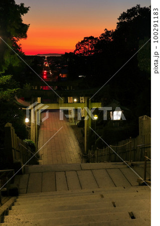【福岡県】絶景日の宮地嶽神社の夕日の祭(光の道) 【福岡県】絶景日の宮地嶽神社の夕日の祭(光の道) 100291183