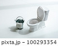 トイレ　白背景素材 100293354
